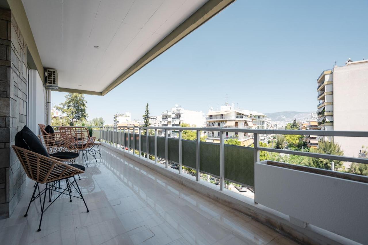 Luxury 4 Bedrooms Apartment Near Flisvos Marina Пирей Экстерьер фото