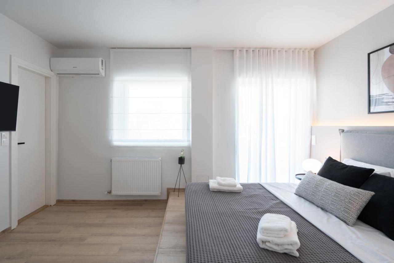 Luxury 4 Bedrooms Apartment Near Flisvos Marina Пирей Экстерьер фото