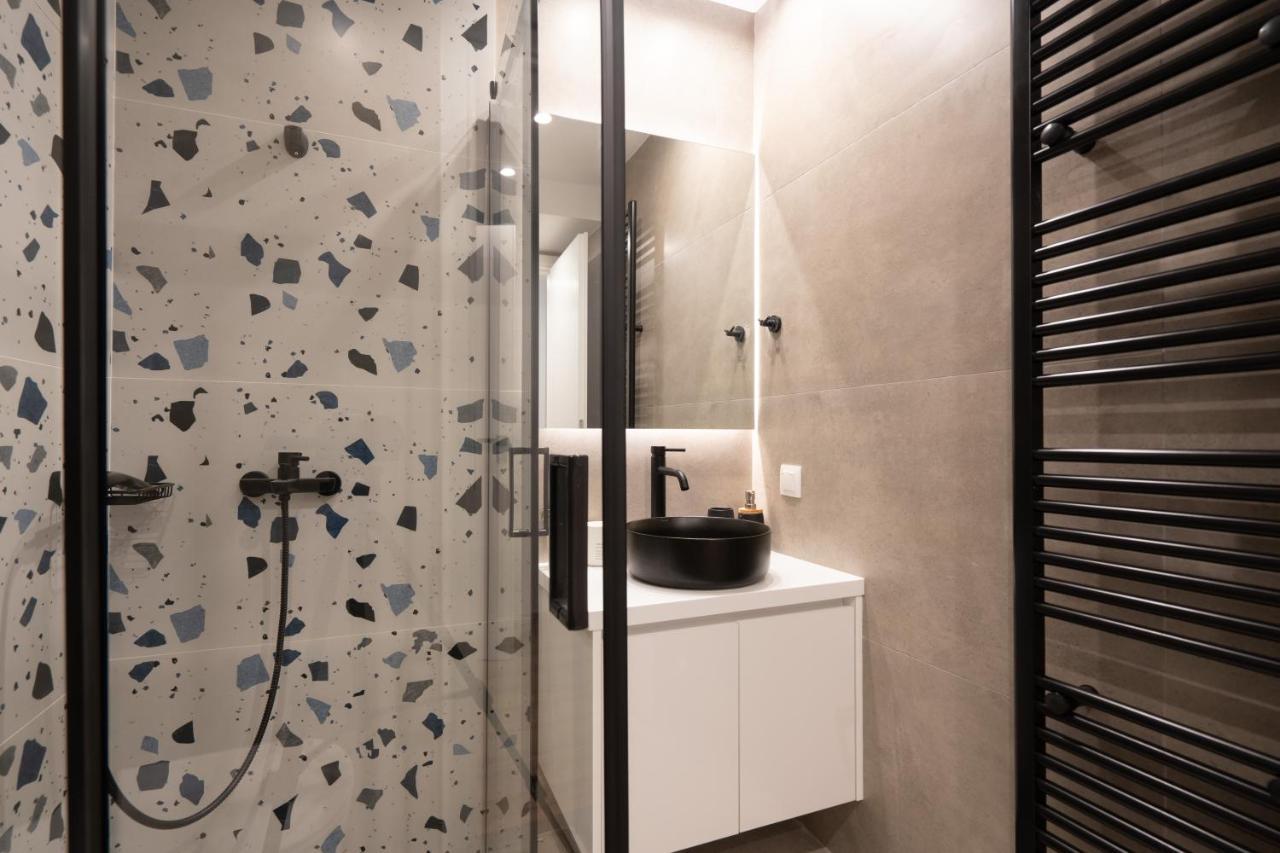 Luxury 4 Bedrooms Apartment Near Flisvos Marina Пирей Экстерьер фото