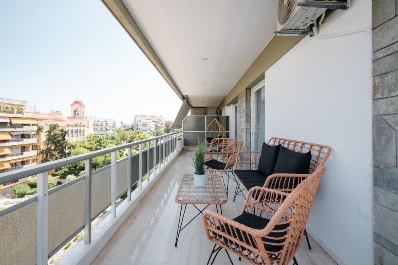 Luxury 4 Bedrooms Apartment Near Flisvos Marina Пирей Экстерьер фото