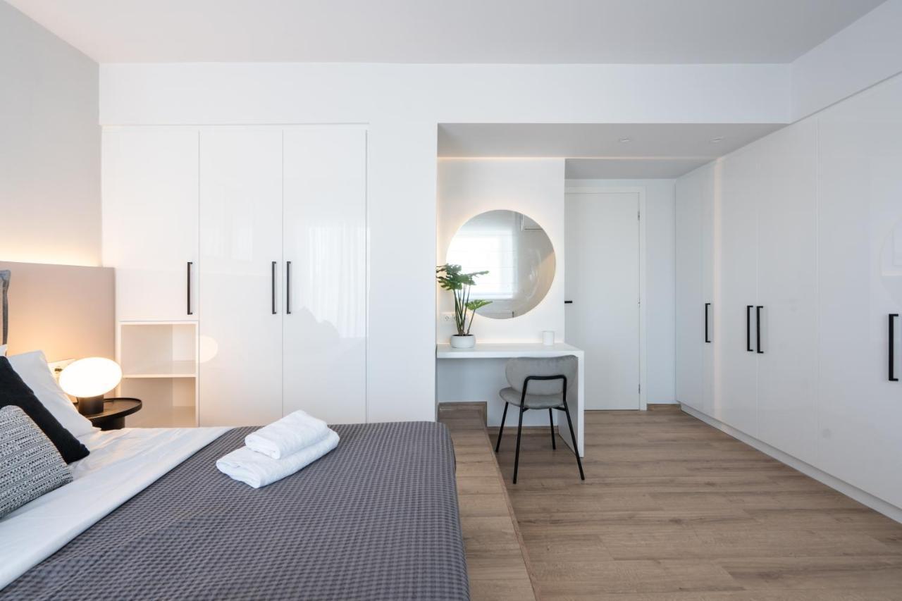 Luxury 4 Bedrooms Apartment Near Flisvos Marina Пирей Экстерьер фото