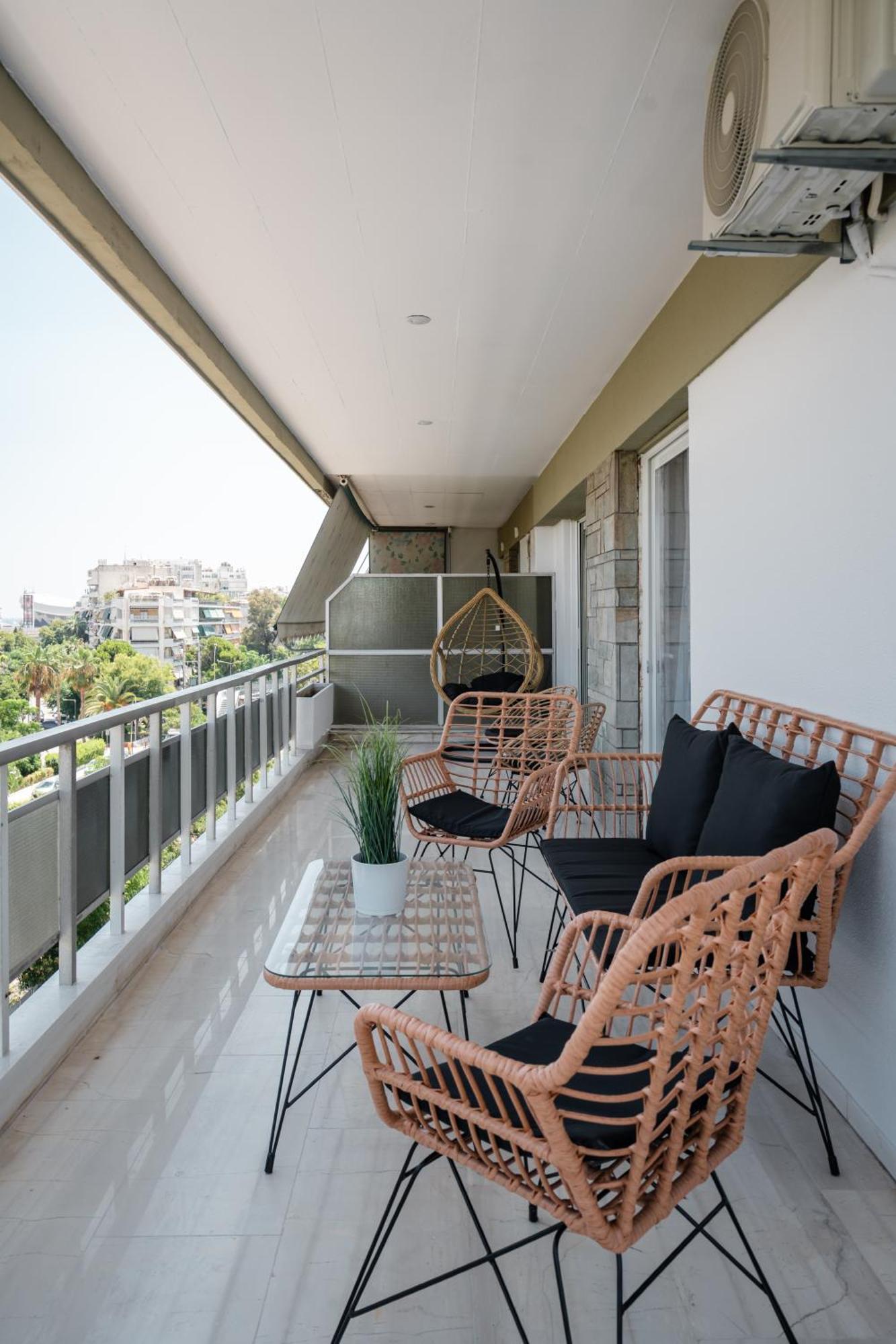 Luxury 4 Bedrooms Apartment Near Flisvos Marina Пирей Экстерьер фото