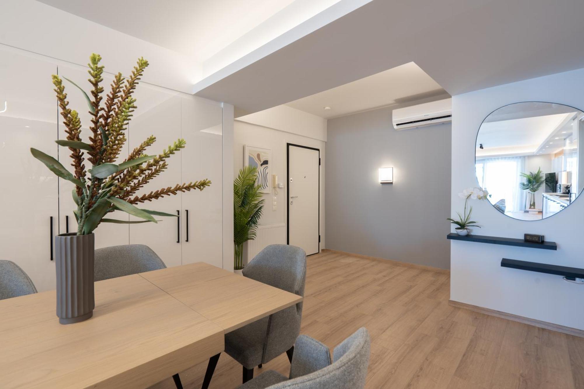 Luxury 4 Bedrooms Apartment Near Flisvos Marina Пирей Экстерьер фото