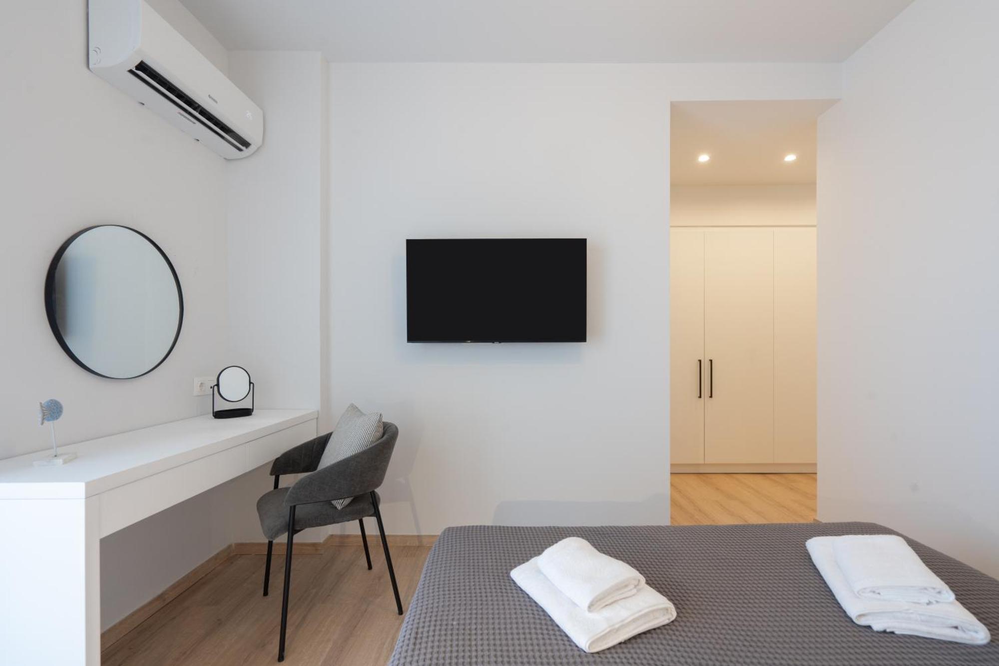 Luxury 4 Bedrooms Apartment Near Flisvos Marina Пирей Экстерьер фото