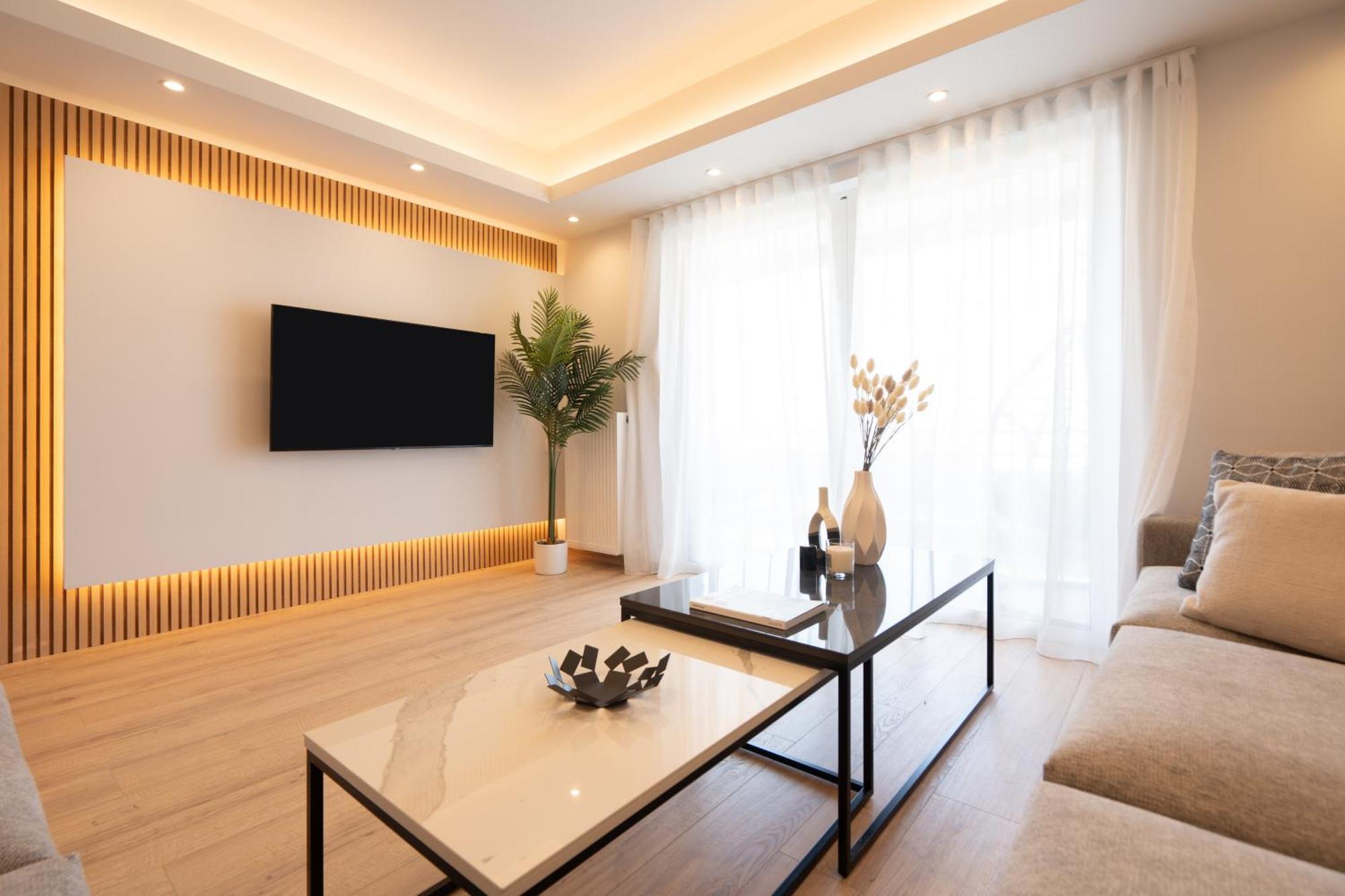 Luxury 4 Bedrooms Apartment Near Flisvos Marina Пирей Экстерьер фото