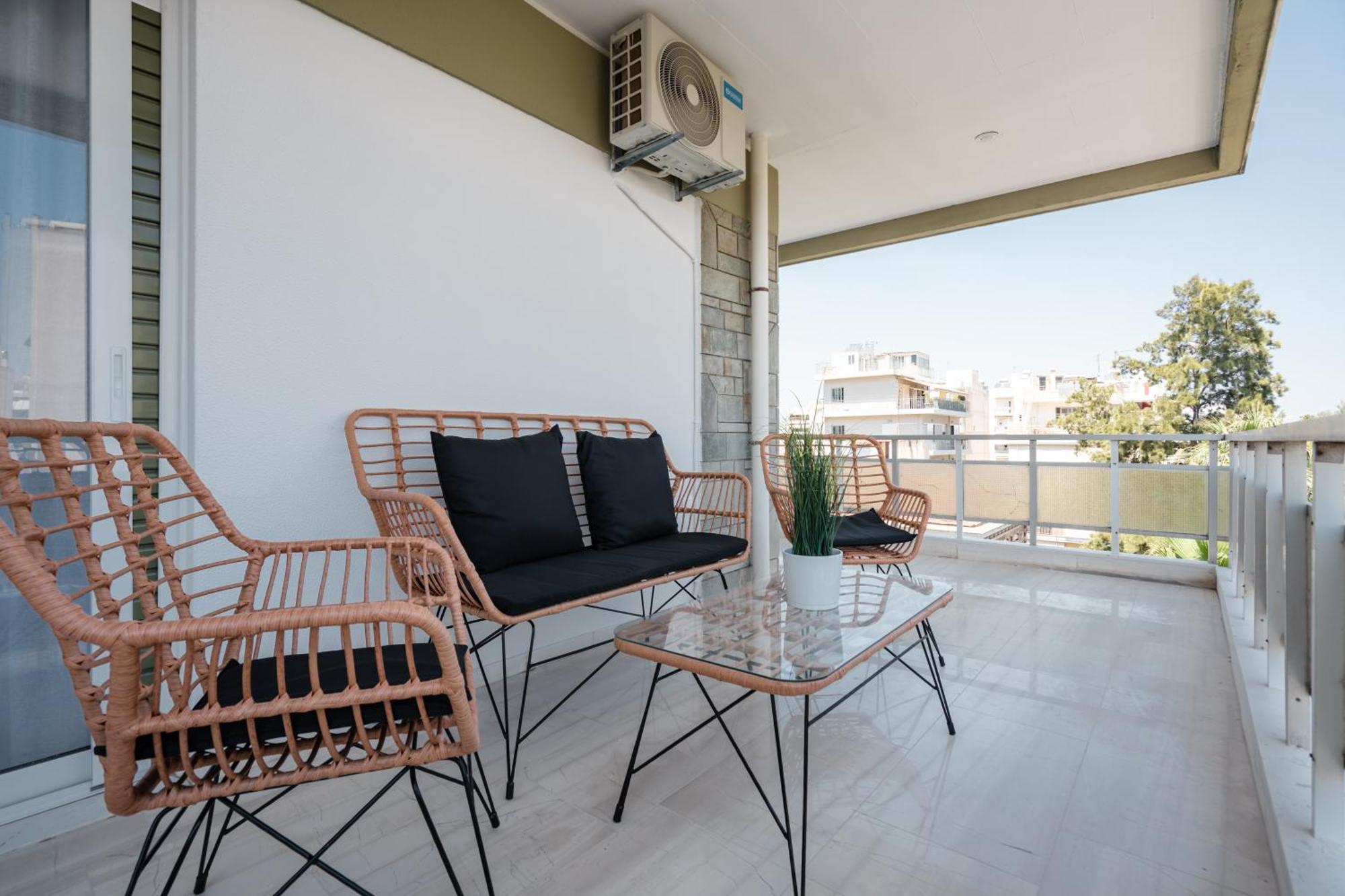 Luxury 4 Bedrooms Apartment Near Flisvos Marina Пирей Экстерьер фото