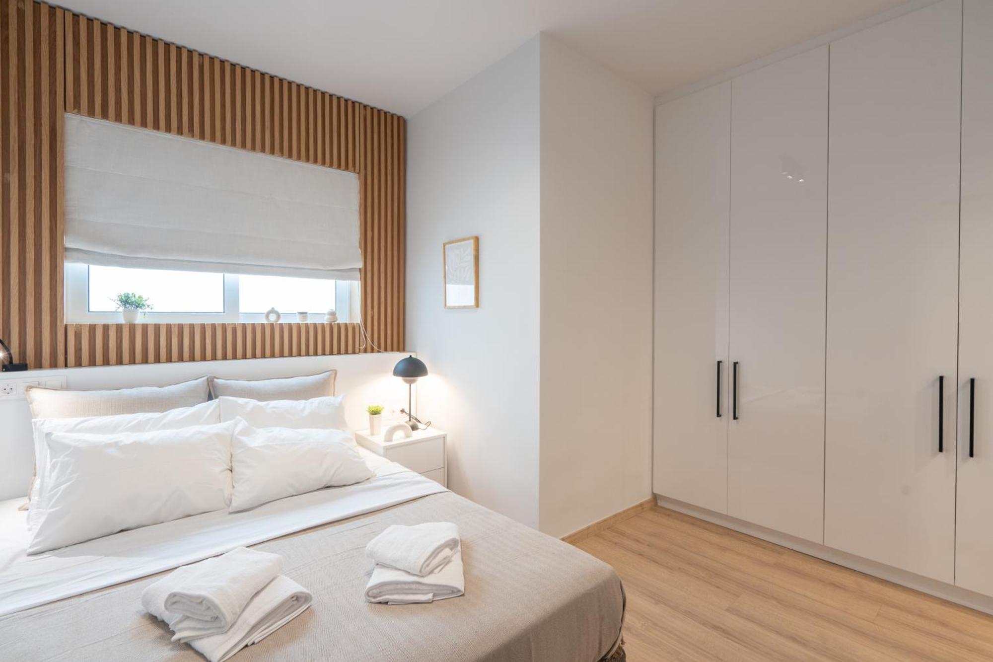 Luxury 4 Bedrooms Apartment Near Flisvos Marina Пирей Экстерьер фото