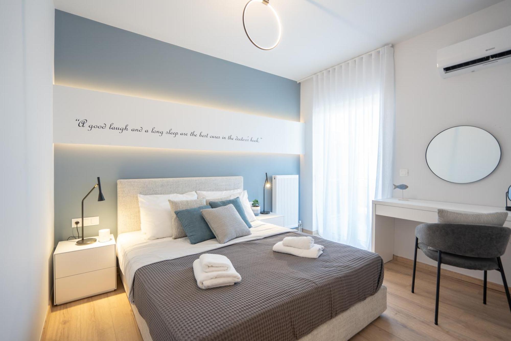 Luxury 4 Bedrooms Apartment Near Flisvos Marina Пирей Экстерьер фото