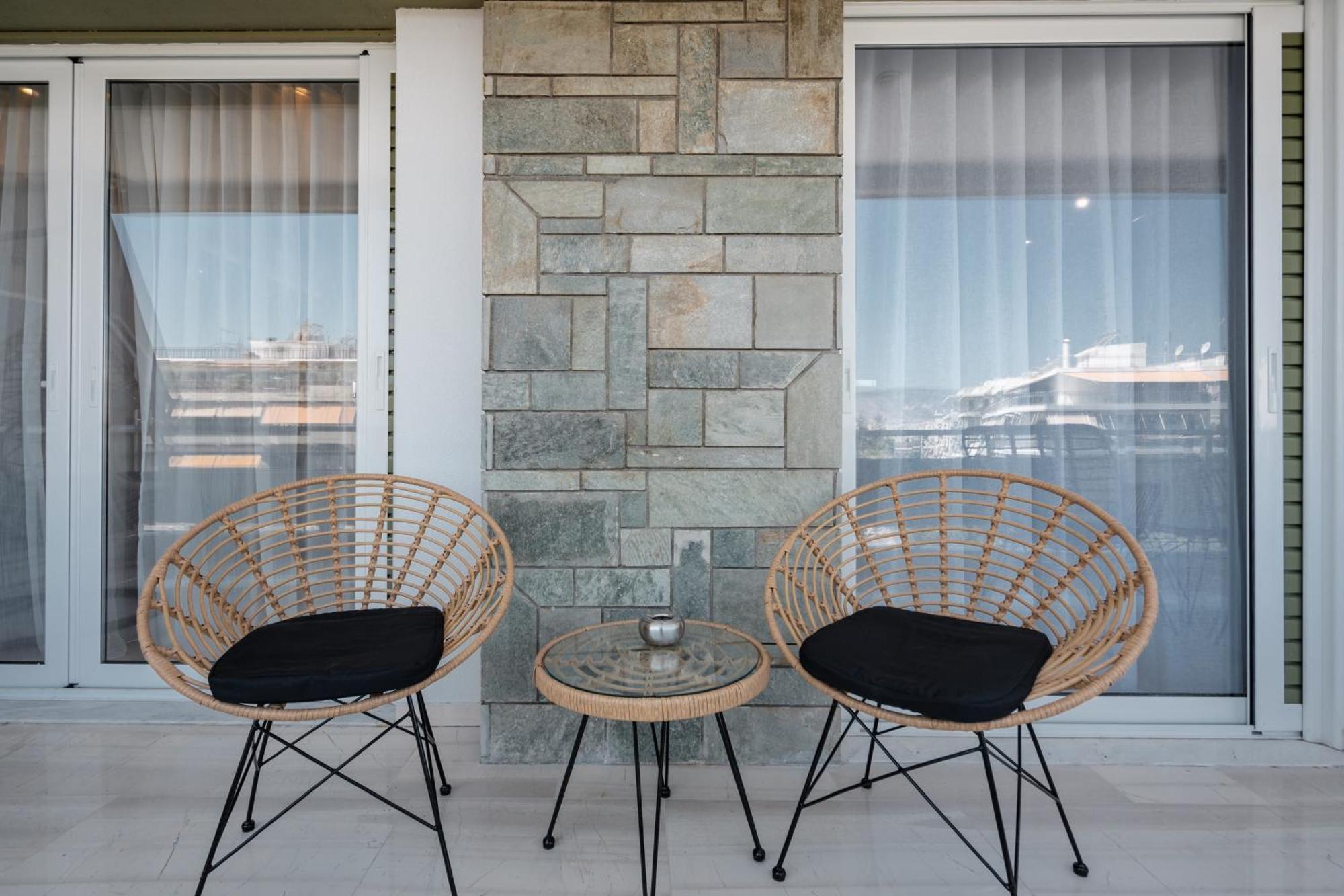 Luxury 4 Bedrooms Apartment Near Flisvos Marina Пирей Экстерьер фото